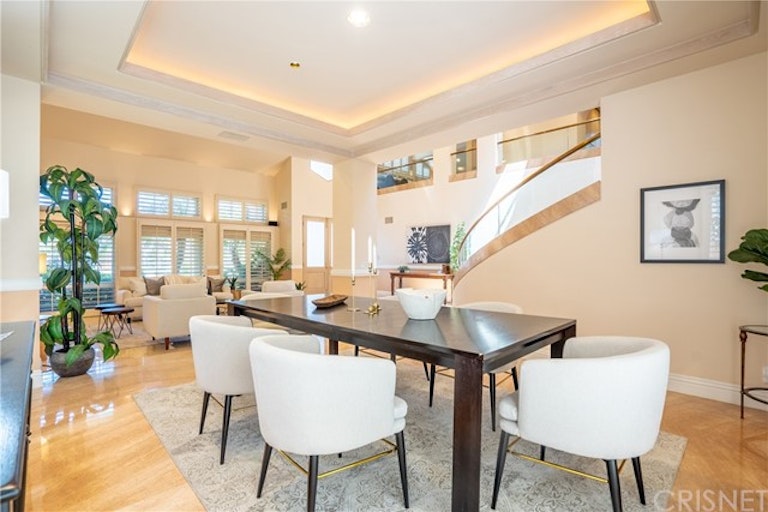 Photo 23 of 72 - 10214 Candleberry Ln, Northridge, CA 91324