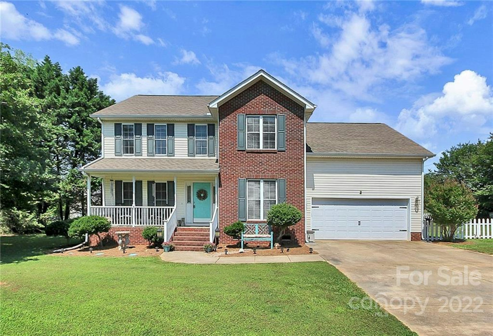 Photo 1 of 24 - 2220 Potter Downs Dr, Waxhaw, NC 28173