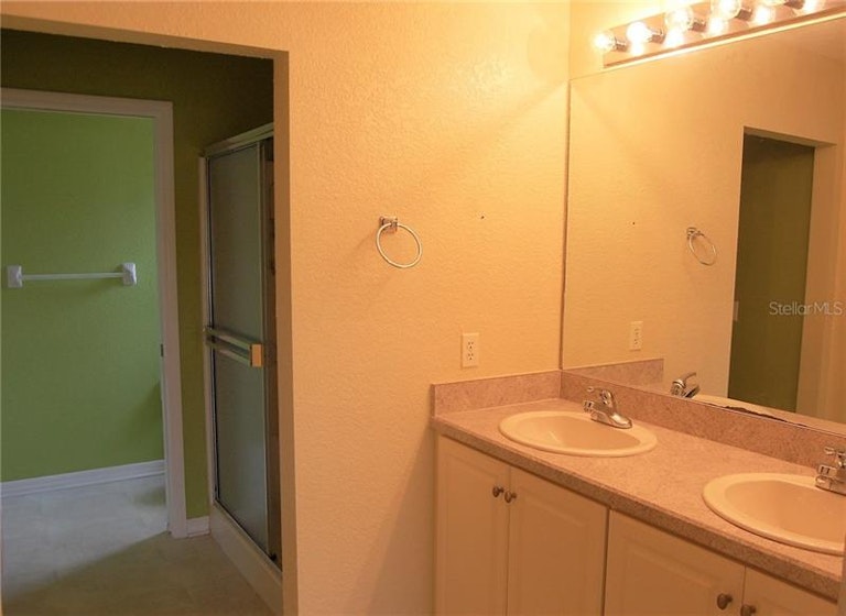 Photo 12 of 15 - 4181 Cannes Ave, Lake Wales, FL 33859