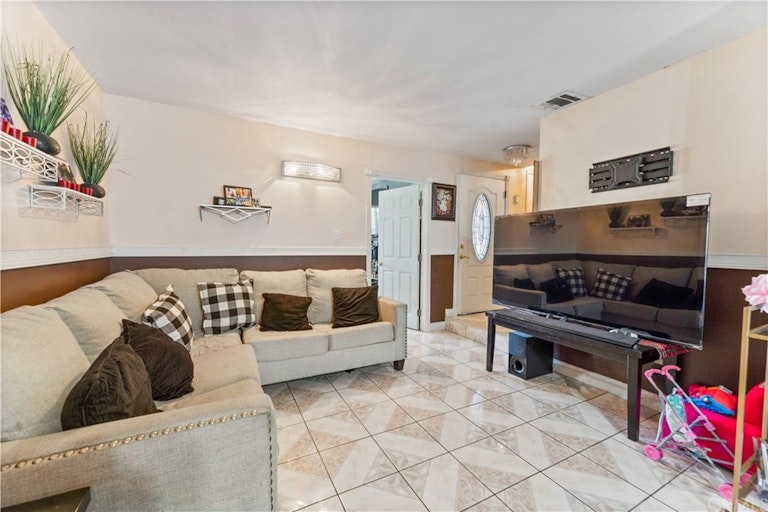 Photo 5 of 34 - 3600 Mountain Ave #12F, San Bernardino, CA 92404