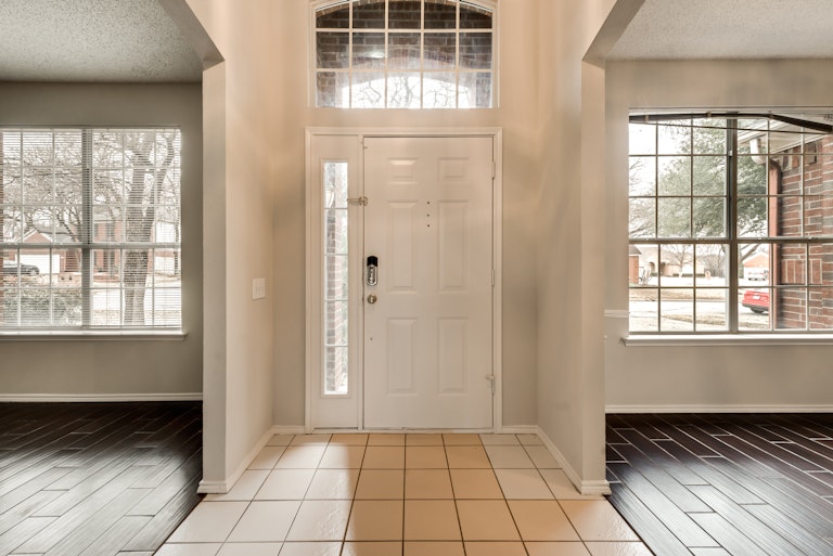 Photo 13 of 28 - 1921 Companion Way, Arlington, TX 76006