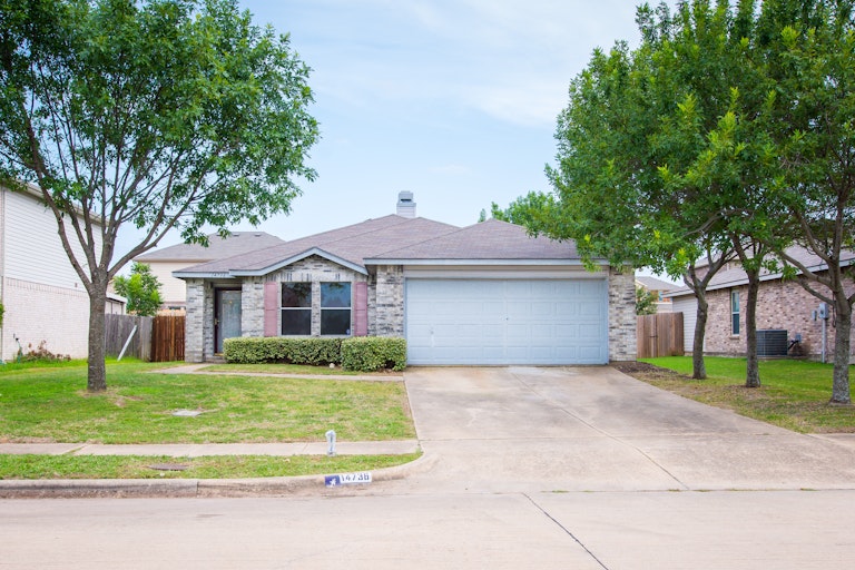 Photo 1 of 25 - 14736 Bridle Bend Dr, Balch Springs, TX 75180