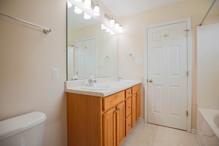 Photo 13 of 23 - 2269 Southfort Dr, Garner, NC 27529