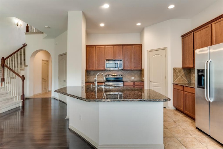 Photo 6 of 19 - 3824 Vienna St, Irving, TX 75038