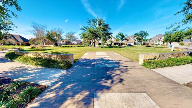 Photo 3 of 36 - 1710 Abilene Cir, Katy, TX 77493