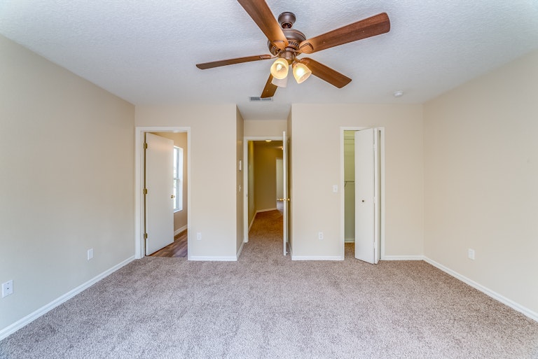 Photo 9 of 23 - 2206 Stone Abbey Blvd, Orlando, FL 32828