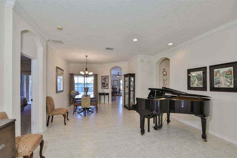 Photo 11 of 50 - 801 Seminole Sky Dr, Ruskin, FL 33570