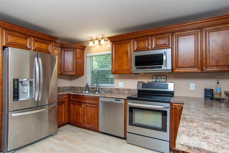Photo 7 of 23 - 6440 27th Ave N, Saint Petersburg, FL 33710