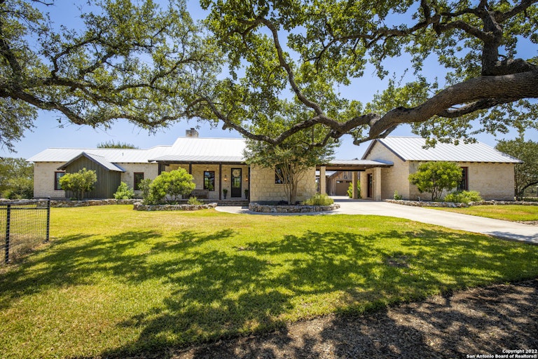 Photo 9 of 42 - 4544 Natures Way, New Braunfels, TX 78132