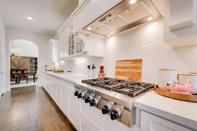 Photo 18 of 40 - 1006 Lazy Brooke Dr, Rockwall, TX 75087