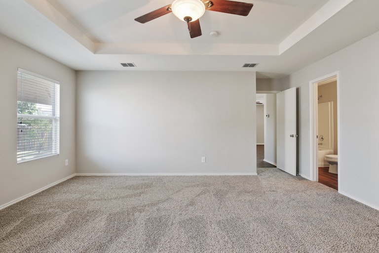 Photo 17 of 26 - 16728 Woodside Dr, Justin, TX 76247