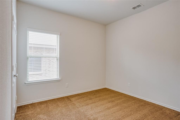 Photo 16 of 35 - 2832 Saddle Creek Dr, Fort Worth, TX 76177