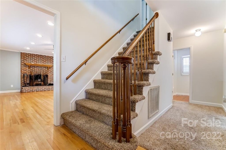 Photo 19 of 46 - 6538 Dougherty Dr, Charlotte, NC 28213