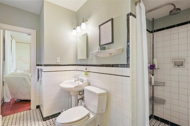 Photo 23 of 49 - 2203 University Blvd, Houston, TX 77030