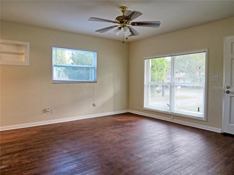 Photo 2 of 9 - 306 E Hydrangia St, Tampa, FL 33612
