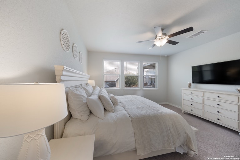 Photo 14 of 26 - 5503 Burr Blf, San Antonio, TX 78266