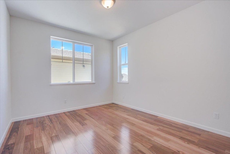 Photo 12 of 43 - 10082 Mud Hen Way, Elk Grove, CA 95757