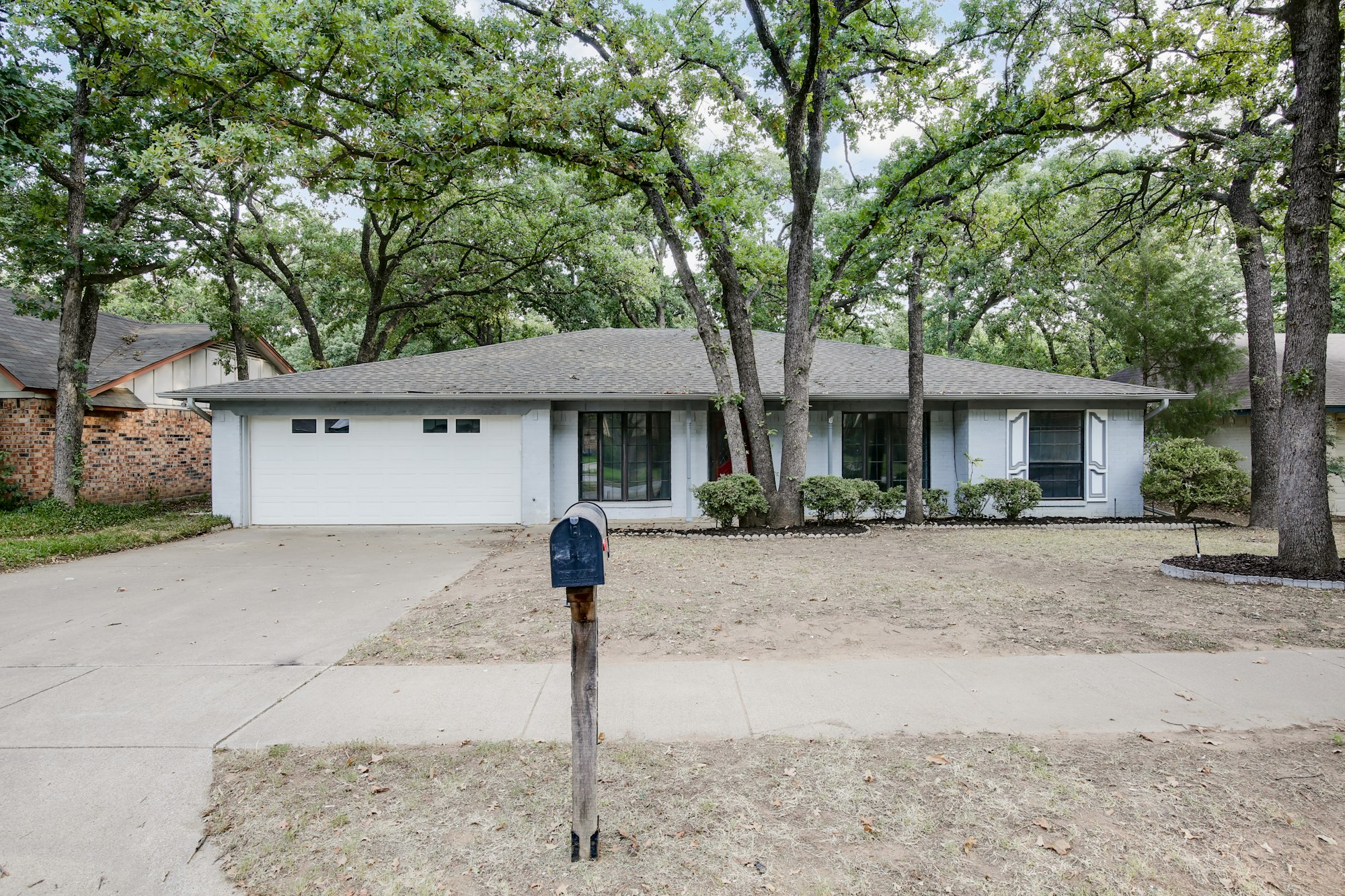 Photo 1 of 26 - 3017 Scenic Hills Dr, Bedford, TX 76021
