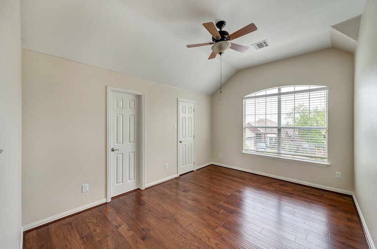 Photo 16 of 24 - 8711 Rugby Dr, Irving, TX 75063