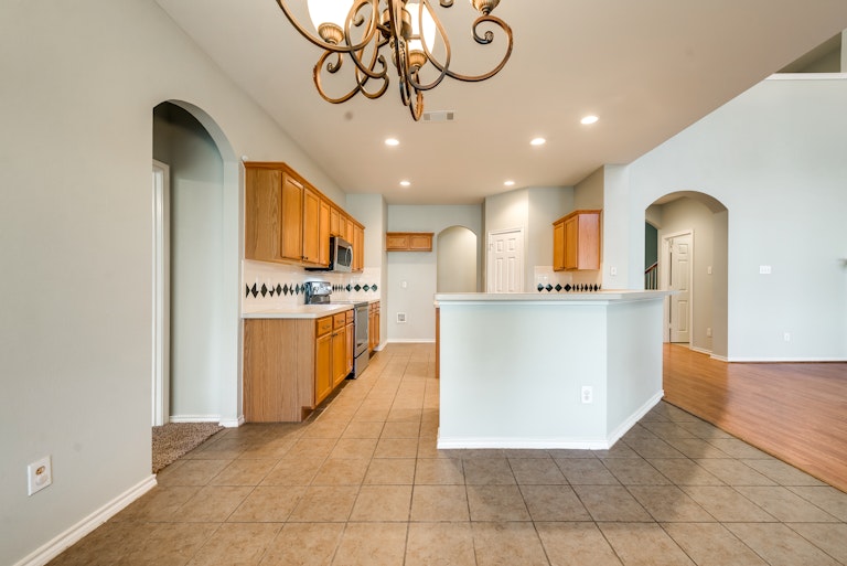 Photo 9 of 37 - 1610 Warrington Way, Forney, TX 75126