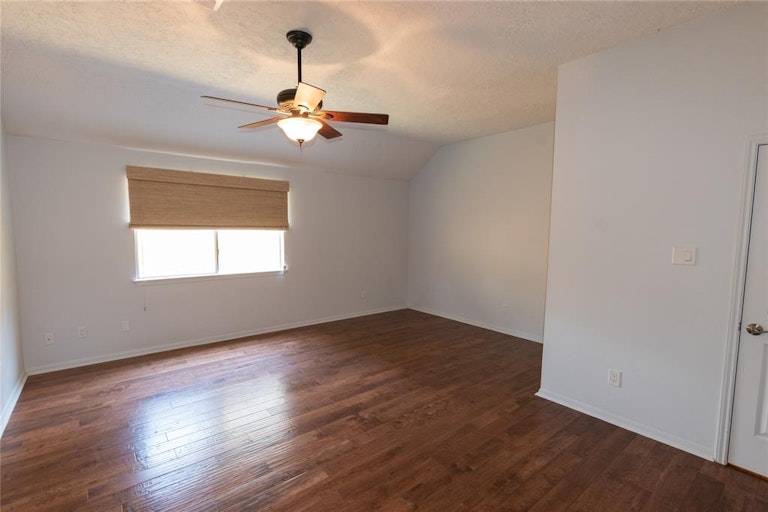 Photo 16 of 29 - 1010 Abbott Dr, Pearland, TX 77584