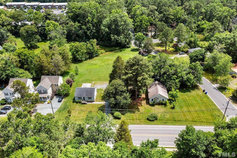 Photo 15 of 20 - 311 W Poplar Ave, Carrboro, NC 27510
