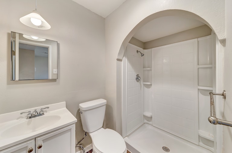 Photo 4 of 29 - 3106 Edelweiss Dr, Grand Prairie, TX 75052