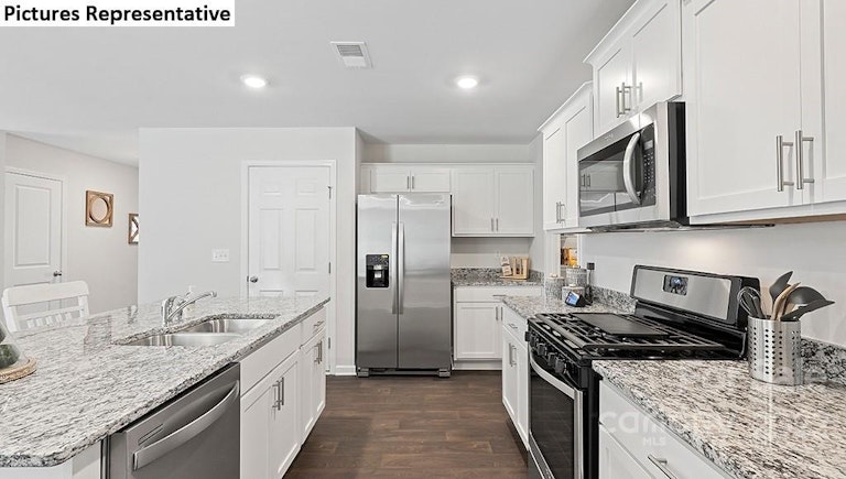 Photo 10 of 28 - 8117 Clairwood Dr #8, Charlotte, NC 28269