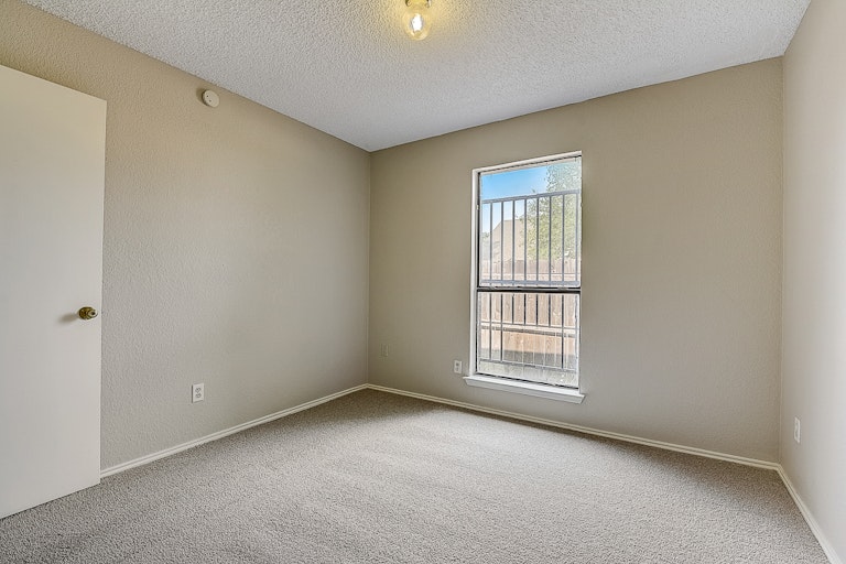 Photo 15 of 36 - 10503 Leroy Ct, Dallas, TX 75217