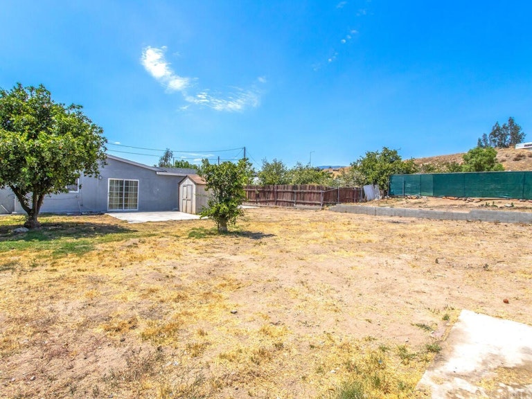 Photo 19 of 23 - 6705 Lynwood Way, Highland, CA 92346