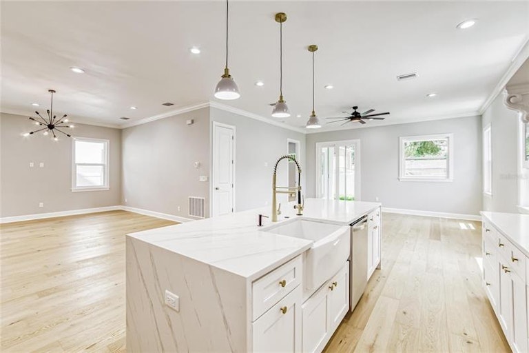 Photo 22 of 62 - 3108 W Cherokee Ave, Tampa, FL 33611
