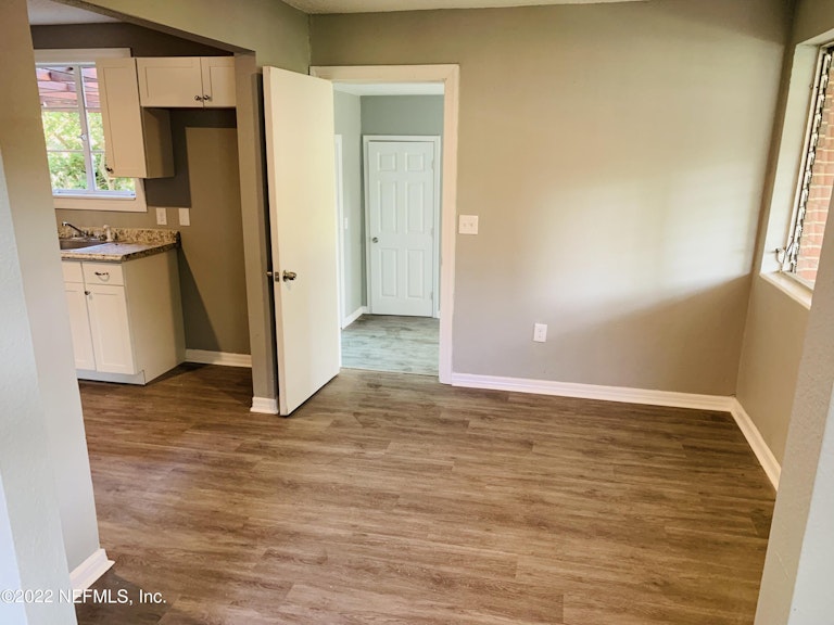 Photo 4 of 19 - 1354 Labelle St, Jacksonville, FL 32205