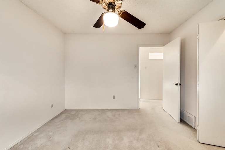 Photo 25 of 28 - 718 Cliffwood Cir, Duncanville, TX 75116