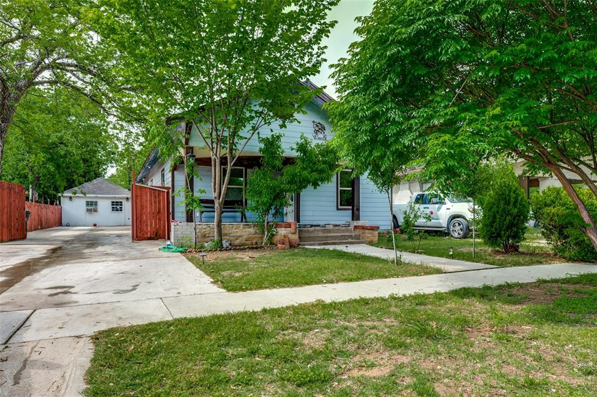 Photo 1 of 25 - 3404 Avenue G, Fort Worth, TX 76105