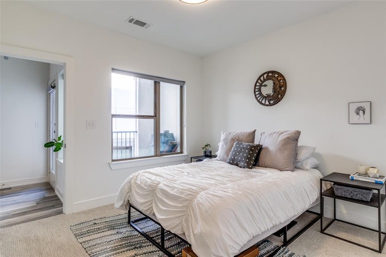 Photo 13 of 17 - 5714 McCommas Blvd #204, Dallas, TX 75206