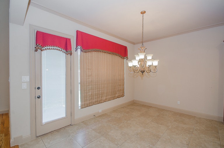 Photo 18 of 47 - 3006 Queen Ann Ct, Arlington, TX 76001
