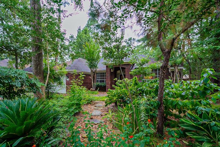 Photo 6 of 39 - 57 N Old Cedar Cir, Spring, TX 77382