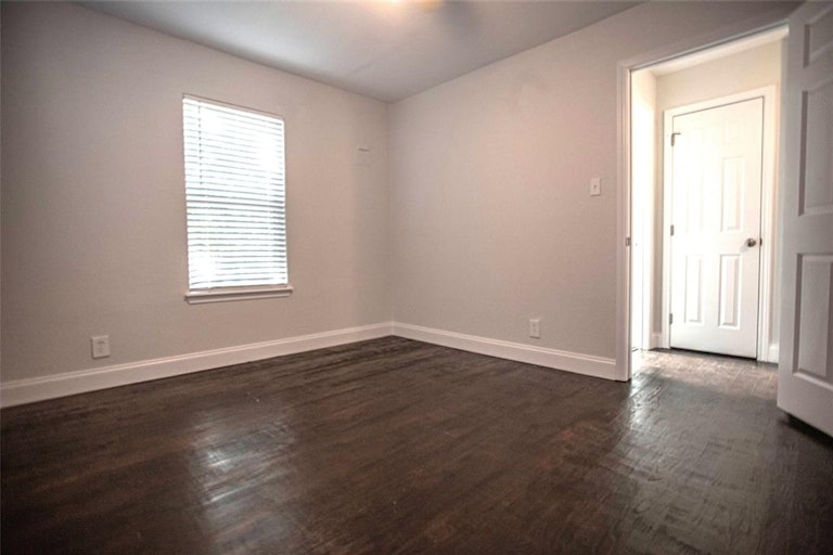 Photo 8 of 13 - 2015 May St, Fort Worth, TX 76110