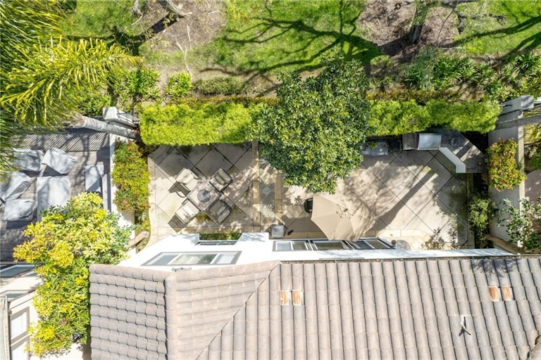 Photo 10 of 72 - 18692 Calera Ln, Huntington Beach, CA 92648