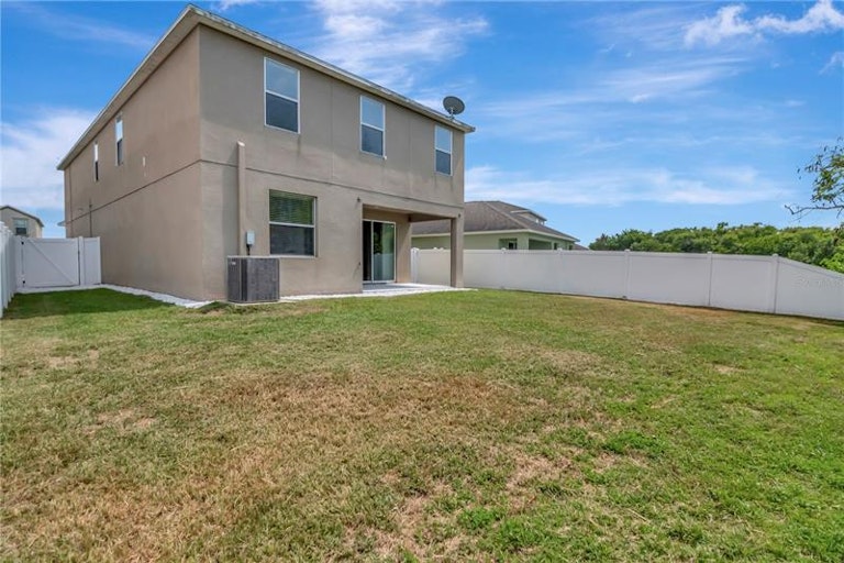 Photo 42 of 47 - 1964 Hawks View Dr, Ruskin, FL 33570