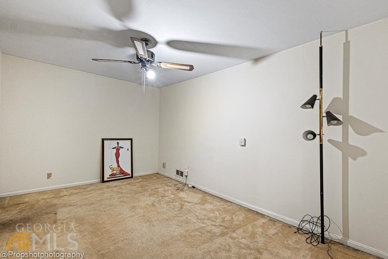 Photo 15 of 27 - 2924 Cherry Blossom Ln, Atlanta, GA 30344