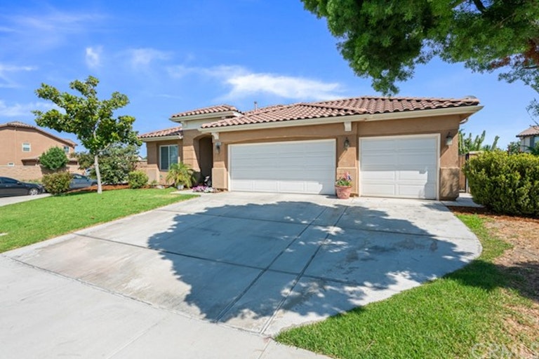 Photo 3 of 36 - 12850 Mare Meadows Ct, Eastvale, CA 92880
