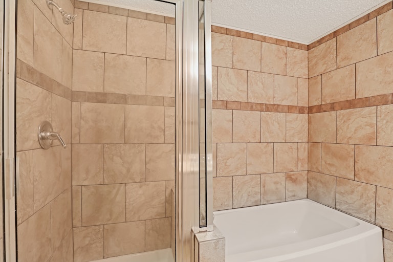 Photo 19 of 25 - 606 Myrtle Dr, Arlington, TX 76018