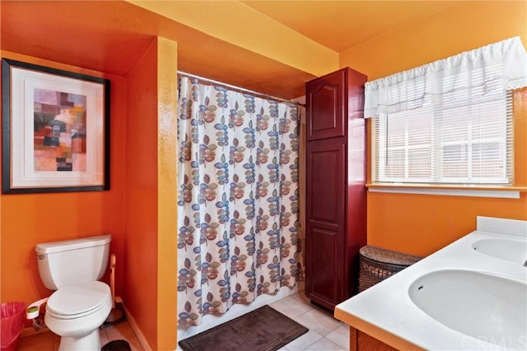 Photo 9 of 14 - 1938 W Chanticleer Rd, Anaheim, CA 92804
