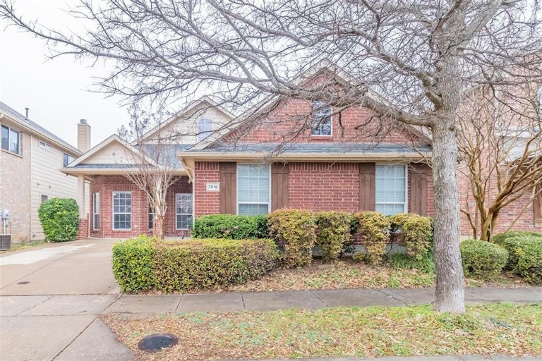 Photo 2 of 32 - 7816 Riverwalk Trl, McKinney, TX 75070