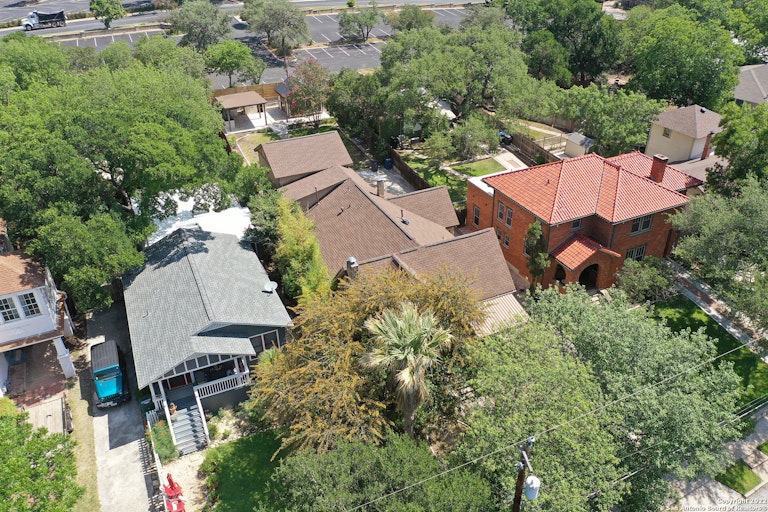Photo 37 of 39 - 347 E Huisache Ave, San Antonio, TX 78212