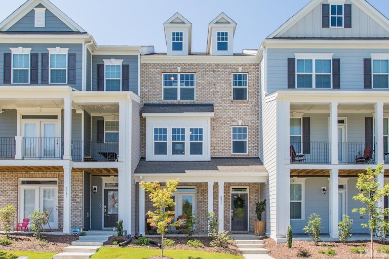 Photo 1 of 33 - 2937 Great Lawn Rd, Apex, NC 27502