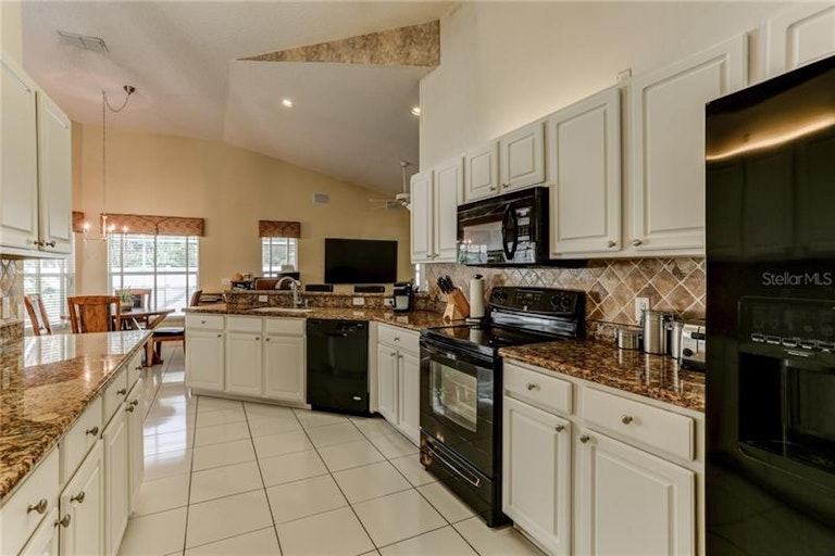 Photo 16 of 25 - 13733 Antler Point Dr, Tampa, FL 33626