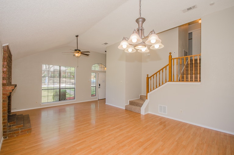 Photo 12 of 29 - 6205 Sasaki Way, Garland, TX 75043