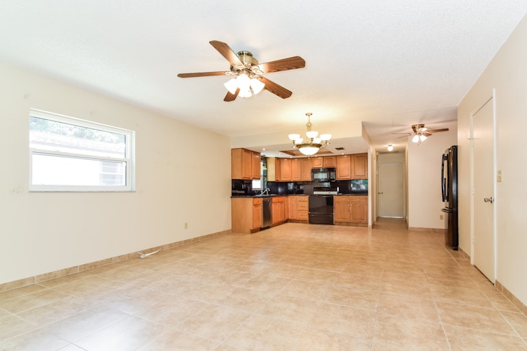Photo 9 of 25 - 15472 Morgan St, Clearwater, FL 33760